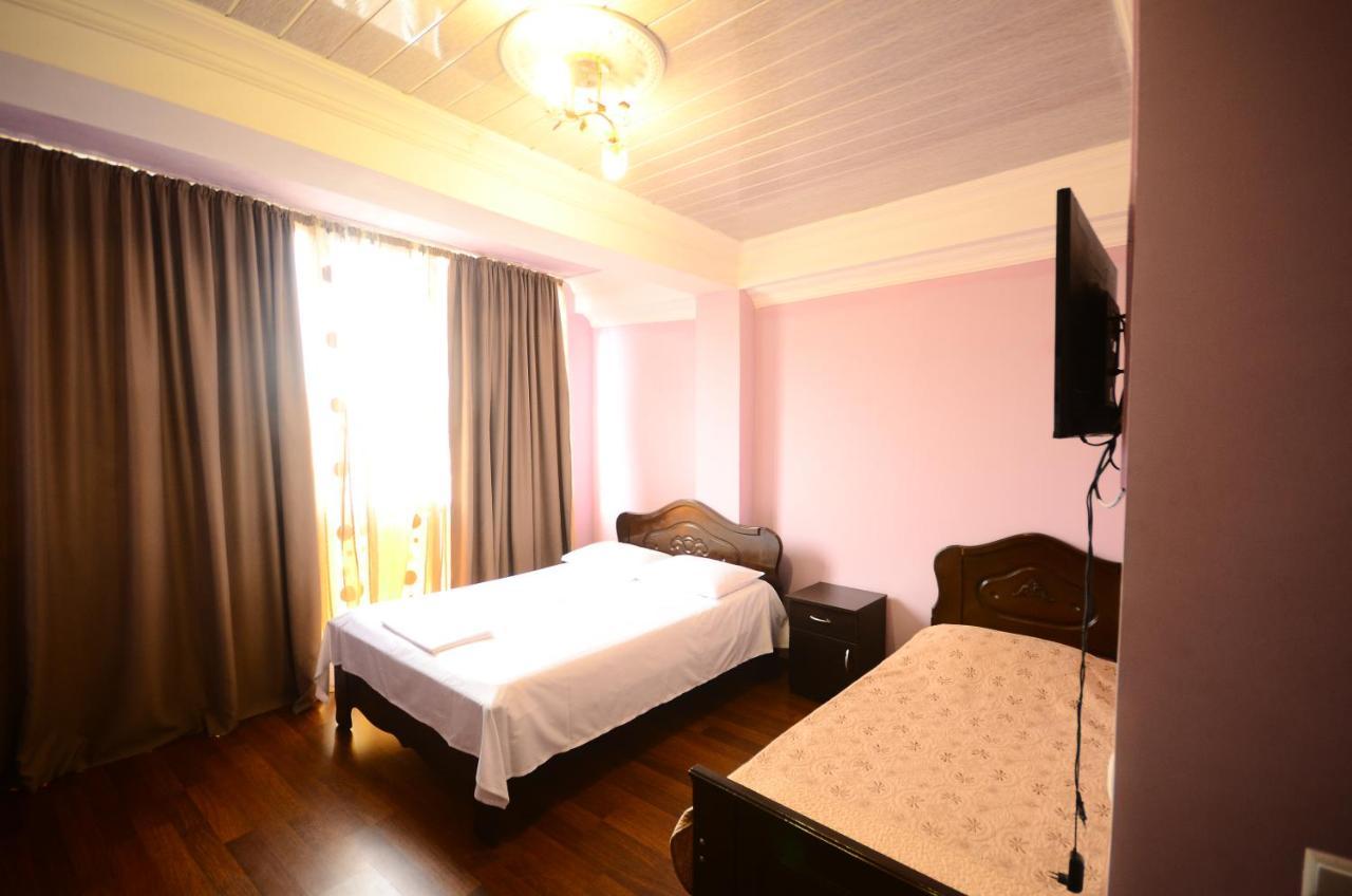 Hotel Peria Батуми Екстериор снимка