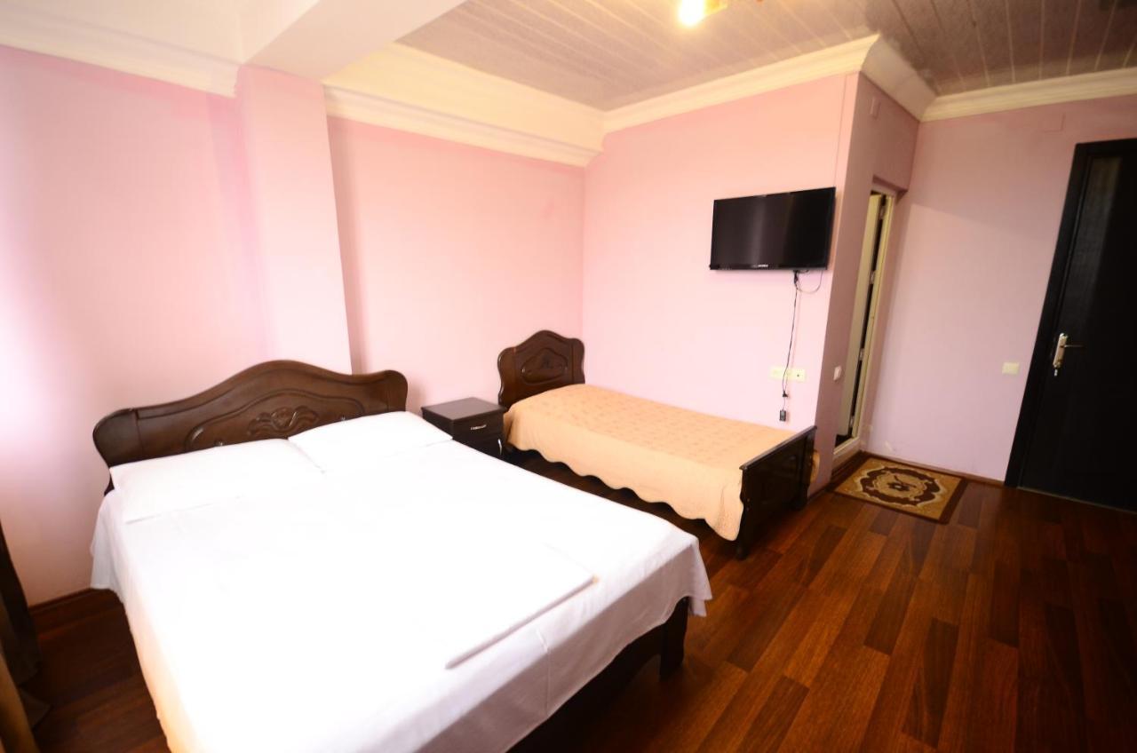 Hotel Peria Батуми Екстериор снимка