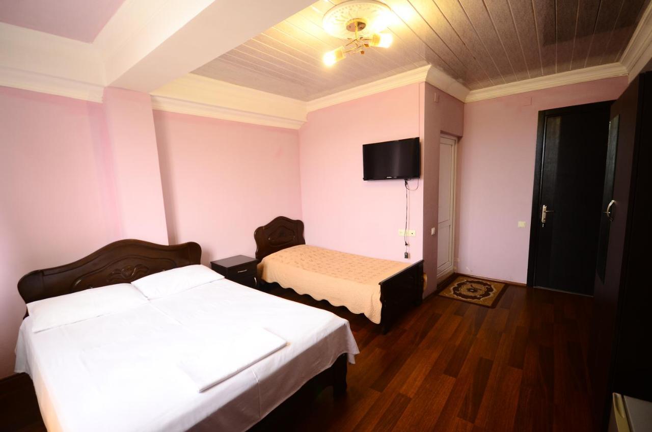 Hotel Peria Батуми Екстериор снимка